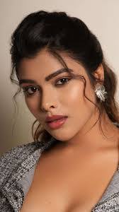 Mahima Gupta's Instagram, Twitter & Facebook