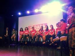 Gambar baju 3 dara | pot bunga dengan warna dan gambar yang cantik, bisa dimodifikasi dan dibuat sesuai dengan keinginan anda. 3 Dara Film Yang Bukan 3 Dara Halaman All Kompasiana Com