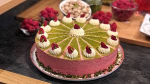 Wir In Bayern Rezepte Himbeersahne Mit Pistazienboden Br De Himbeersahne Kuchen Und Torten Himbeeren