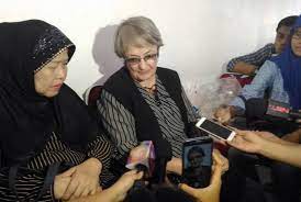 Sejak pertama kali diumumkan meninggal, swetlana zein, ibu yana, sudah mempersiapkan upacara sesuai dengan agama kristen. Ibu Yana Zein Jual Mobil Untuk Biaya Pemakaman Republika Online