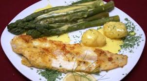 Gebratene Seezunge In Zitronen Pfeffer Eihulle Dazu Frischer Spargel Und Neue Kartoffeln Rezept Rezept Seezunge Rezepte Seezunge Rezept
