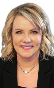 Diane Rollo's Instagram, Twitter & Facebook