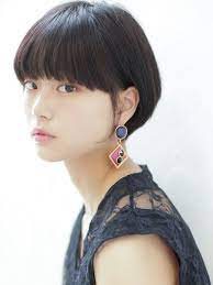 2019年春 前下がりボブでぱっつん前髪の髪型 ヘアカタログ ヘアスタイル を探す ozmallビューティ ぱっつん前髪 前髪ぱっつん ボブ 前髪