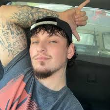 is a gap at the bottom of wall acceptable?