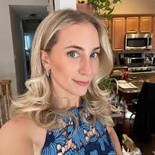 Lauren Zaremba's Instagram, Twitter & Facebook