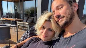 Así es José Lucena, el novio músico de Clara Lago que la animó a presentar  los Goya