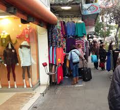 Ventas online por mayor, ropa nueva, usada ameriacana, electronica, juguetes, accesorios, carteras, bolsos, ferretria, productos de mascotas, compre ropa y accesorios mayor, en más de 40 mayoristas de patronato y meiggs, mall chino, estación central. Mall Paseo Santa Filomena Aumento En 70 Sus Ventas Online Y Da Consejos Para Comprar En Ese Formato Economia Biobiochile
