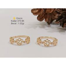 Berbagai pilihan gelang emas model simple buat sehari hari. Beli Cincin Emas Asli Kadar 375 8 Karat Variasi Bunga Seetracker Indonesia