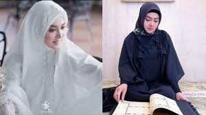Bahkan, uambn pun tidak menjadi penghalang baginya untuk meraih kesuksesan. Pulang Dari Jepang Syahrini Tampil Beda Dengan Hijab Istri Reino Barack Akui Sudah Khatam Al Quran Tribunnewsmaker Com