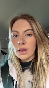 Leah Sanderson's Instagram, Twitter & Facebook