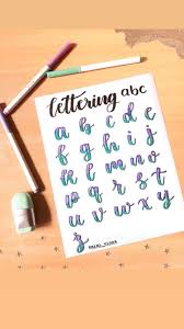 Lettering Abc En 2020 Tipos De Letras Abecedario Tutorial De Letras Moldes De Letras Bonitas Estas letras forman palabras para poder a continuación una tabla con las letras del abecedario completo, tanto mayúsculas como minúsculas, su pronunciación y una palabra de ejemplo.