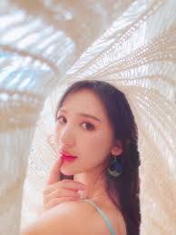 ကြွေရုပ်လေးလားထင်မှတ်ရလောက်အောင် ဝင်းမွတ်ဖြူဥပြီး ချစ်စရာကောင်းလွန်းနေတဲ့ Alice  Ong