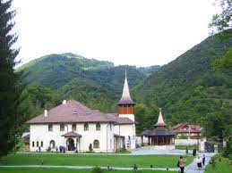 Mănăstirea lupşa deţine cea mai veche biserică din transilvania, care ar putea trece cu uşurinţă neobservată, având în vedere dimensiunile umile pe care le are. Manastirea Lupsa Parohia Ortodoxa Vultureni Cluj