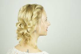 Bring on the hair accessories! Easy Diy Prom Hairstyle For Girls With Short To Medium Hair With Layers Cute Girls Hairstyles