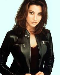 Gina bihn is a professional kitesurfer from germany.gina loves the wind,and the waves! Gina Gershon Bio Height Weight Measurements Celebrity Facts