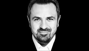 Artistul a făcut mărturisirea în cadrul emisiunii „dincolo de aparențe, scrie libertatea. Horia Brenciu A Fost Un Copil SÄƒrac Artistul VorbeÈ™te Despre Momentele Grele Din CopilÄƒria Sa Monden