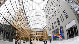 Es ist der sitz des bundesverbands der. Unbekannte Beschadigen Berliner Haus Der Wirtschaft B Z Berlin