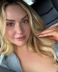 Yvette Nelson's Instagram, Twitter & Facebook