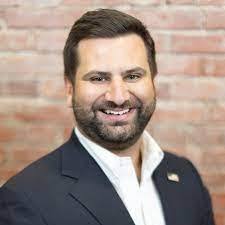 Clint Plummer's Instagram, Twitter & Facebook