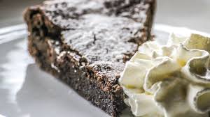 Die weiteren zutaten für die mandeltorte aus. Kladdkaka Originalrezept Aus Schweden Saftiger Schwedischer Schokoladenkuchen Hej Sweden