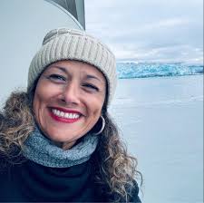 We mourn the death of Ed Farmer who passed away Wednesday night. Farmer  worked as a radio broadcaster for the Chicago White Sox for nearly 30  years, played 11 seasons in the