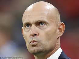 Ajax sack Dennis Bergkamp due to 'a difference of opinion'