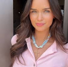 Molly Flowers's Instagram, Twitter & Facebook