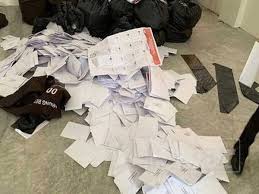 Melalui acara ini mahasiswa akan mengenali apa itu calon, pencadang, penyokong, kertas undi, kempen, wang deposit 2) behoney low lee tong pengarah pilihan raya kampus sesi 2020/2021 universiti utara malaysia. Polis Terima Dua Laporan Kes Kertas Undi Pos Pilihan Raya 2019 Indonesia