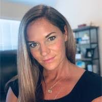 Julia Quick's Instagram, Twitter & Facebook