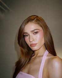 Beth Cornish's Instagram, Twitter & Facebook