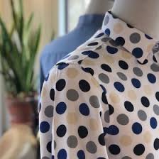 • la coupe confort est une coupe ample et se porte avec un style plus fluide et beaucoup moins proche du corps. Chemise Homme Coupe Confort Abh Collection Javea Xabia
