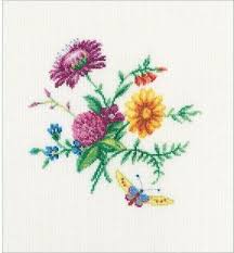 When flowers and tulle are combined, a stylish look is guaranteed. Crafts Dimensions Needlecrafts Wildflower Wreath Counted Cross Stitch Kit Kisetsu System Co Jp