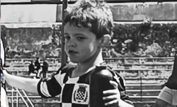 Tragédia no futebol português: Dinis, jogador de 7 anos do Boavista, morre após colapso durante treino