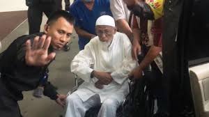Ba'asyir disebut menderita beberapa penyakit dan sempat demam tinggi. Abu Bakar Baasyir Bebas Murni Besok Sahroni Berikan Kebebasan Awasi Dengan Teknologi Tribunnews Com Mobile