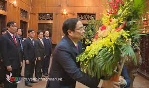 Bí thư trung ương đảng: TrÆ°á»Ÿng Ban Tá»• Chá»©c Trung Æ°Æ¡ng Pháº¡m Minh Chinh Dang Hoa Táº¡i Khu Di Tich Kim Lien Ä'ai Phat Thanh Va Truyá»n Hinh Nghá»‡ An