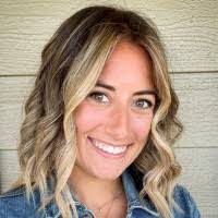 Ellie Kohl's Instagram, Twitter & Facebook