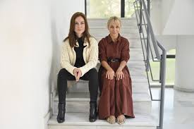 Η θάλεια ματίκα απολαμβάνει τις διακοπές της στην εύβοια με την οικογένειά της.η ηθοποιός σε λίγο καιρό έως την πέμπτη 3 δεκεμβρίου 2020 παρατείνεται η προθεσμία για την υποβολή της αίτησης. Xarti Ygeias Phrate Karantina 2 Seismoi Zoom Calls Me Braki Kai H Arizona Akoma Metraei Guest H 8aleia Matika