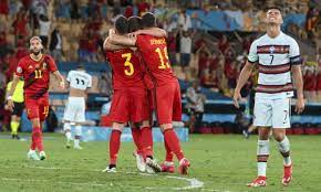 Криштиану роналду душ сантуш авейру (cristiano ronaldo dos santos aveiro) родился 5 февраля 1985 года в городе фуншал на португальском острове мадейра. Mu7ug8ekob2k M