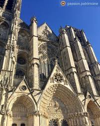 Repost Passion Patrimoine La Cathedrale Saint Etienne De Bourges Notre Absence Passion Patrimoine Reprend Bourges Cathedral Barcelona Cathedral