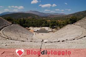 Il teatro romano veniva costruito nel centro della città, ed era. 14 Teatri Antichi Dell Antichita Greco Romana Con Mappa E Foto