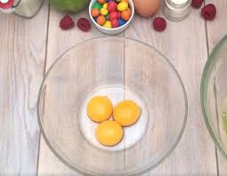Ingredients 3 œufs 3 Cuilleres A Soupe De Sucre 200 G De Farine 20 Cl De Lait Differentes Sucreries Qui Vous Plaisent Dessert Original Idee Recette Recette