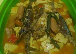 Jun 08, 2021 · campur beras yang sudah dicuci bersih dengan serai, lengkuas, jahe, daun salam, daun jeruk, campuran santan, minyak goreng dan garam aduk rata, nyalakan tombol cook, jangan lupa kira20 menit dibuka sebentar ricecookernya sambil diaduk, agar tercampur rata dan bagian bawahnya tidak kering, apabila tombol cooknya naik dan nasi masih agak basah bisa ditekan lagi tombol cooknya Resep Ikan Kembung Kuah Santan Pedas Oleh Amelia Oktarija Cookpad