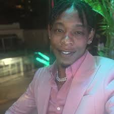 Easy 4-Ingredient Dessert Danny makes an amazing gingerale soda cake with a  butter pecan cake mix. topping it with apples and a caramel sauce before he  bakes it. it came out so