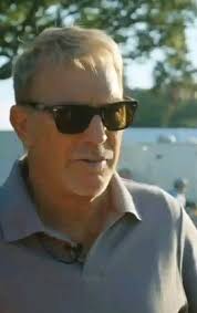 Kelly Shaw You know, I've seen you so many times and now we can finally  talk to each other. You know, could you help me with a package? 😆