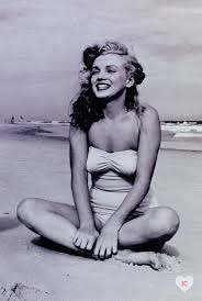 A Young Smiling Marilyn Monroe Sitting On The Be Radio Days Icanvas In 2021 Young Marilyn Monroe Marilyn Monroe Photos Marilyn Monroe