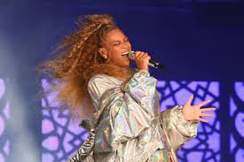 And if he falls in love tonight it can be assumed his carefree days with us are history in short, our pal is doomed. Donald Glover And Beyonce Sing Can You Feel The Love Tonight In Lion King Promo Complex