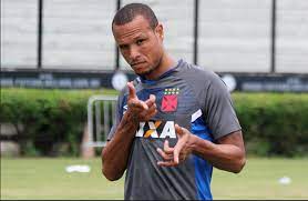 Luis fabiano comemora seu gol contra o sport — foto: Luis Fabiano Pensa Em Rescisao Mas Dirigente Diz Contar Com O Atacante Em 2018