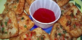 Sebelum itu, pecahkah telur dan pukul. 9 Hidangan Bajet Lazat Anda Boleh Hasilkan Menggunakan Lebihan Roti Putih Ringkas Je