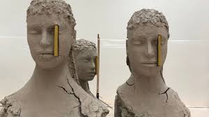 マーク・マンダースによる大規模個展──思考が呼び起こされる“不在”の空間を巡る。