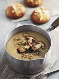 hausmannskost 5 kostliche suppenrezepte kartoffelcremesuppe mit gebratenen champignons in butter delicious soup recipes cream of potato soup delicious soup